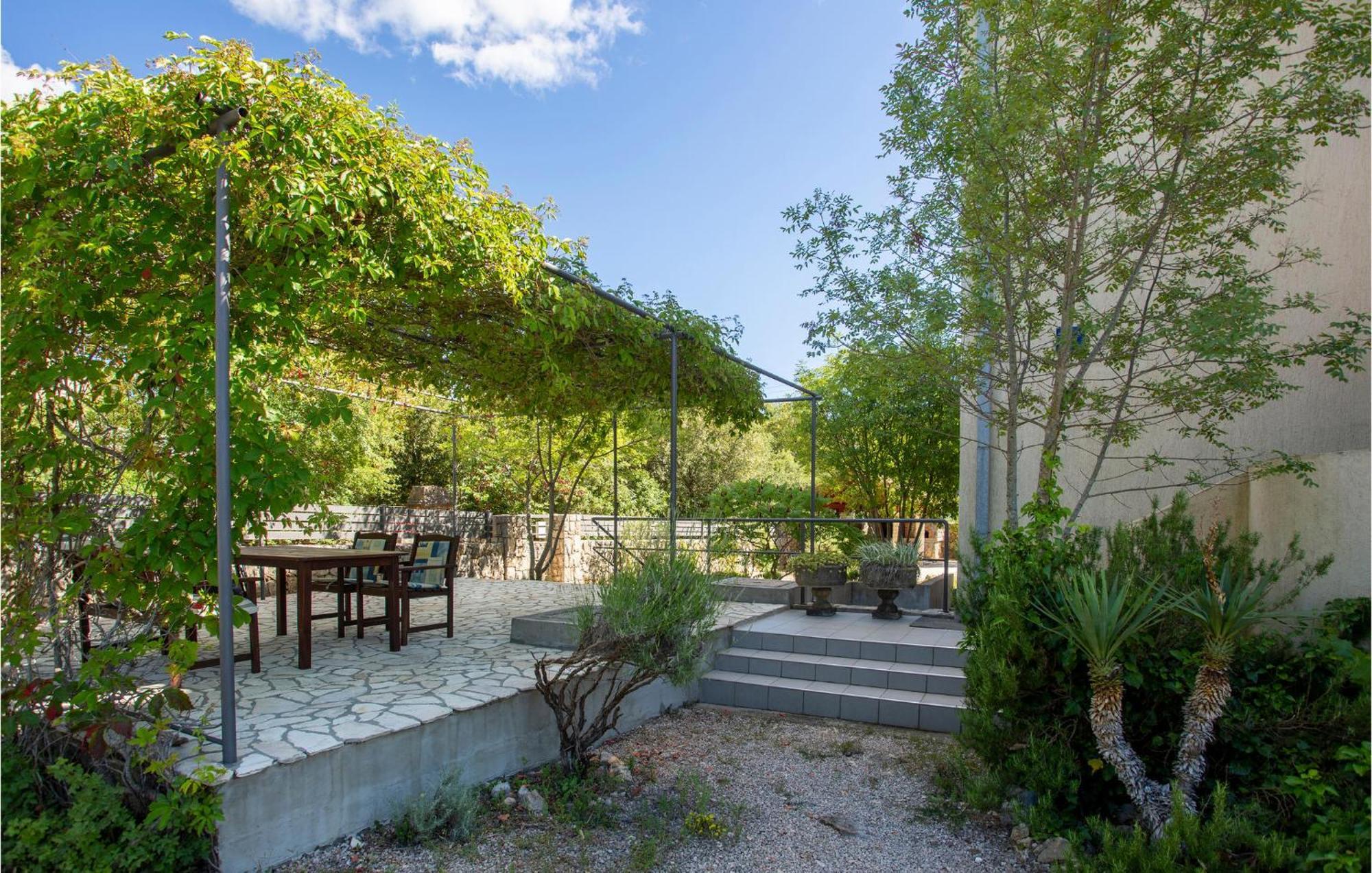 Beautiful Apartment In Pinezici With Wifi Exterior foto