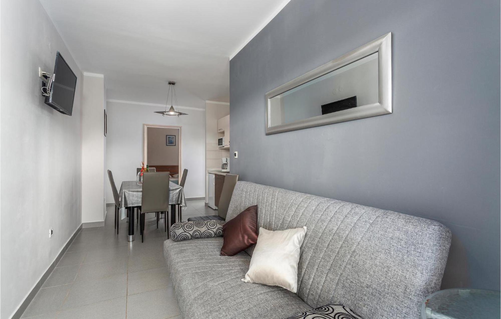 Beautiful Apartment In Pinezici With Wifi Exterior foto